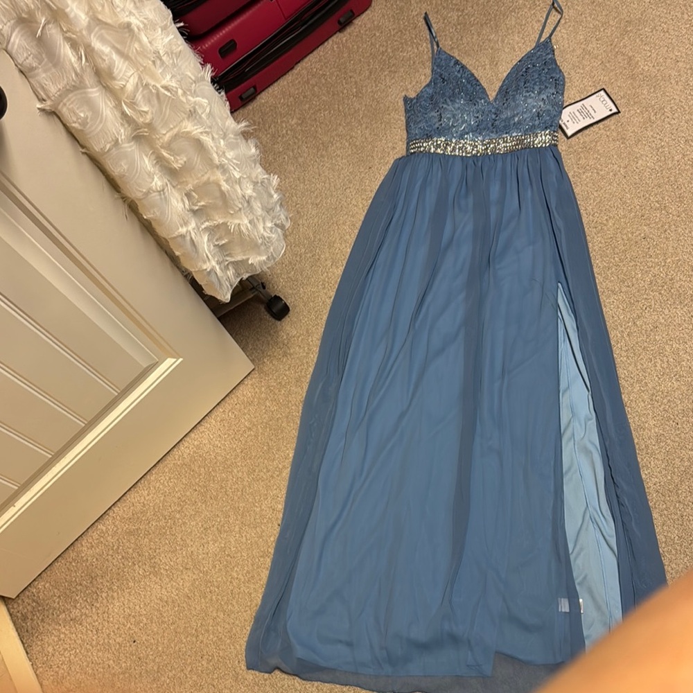 NWT, size 9. Elegant Blue Gown with Lace Bodice